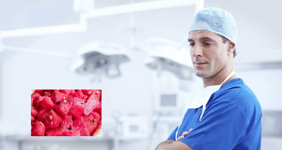 Affetta un cocomero in meno di un minuto e diventa il primario di chirurgia dell'ospedale di Locri - Lercio