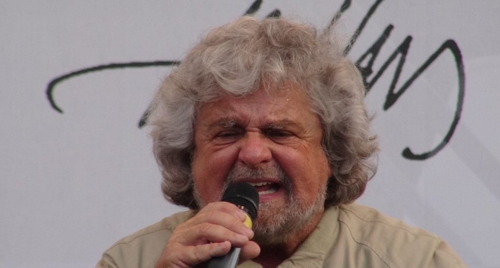 Beppe Grillo: “Il MoVimento non è né di sinistra né di sinistra” - Lercio