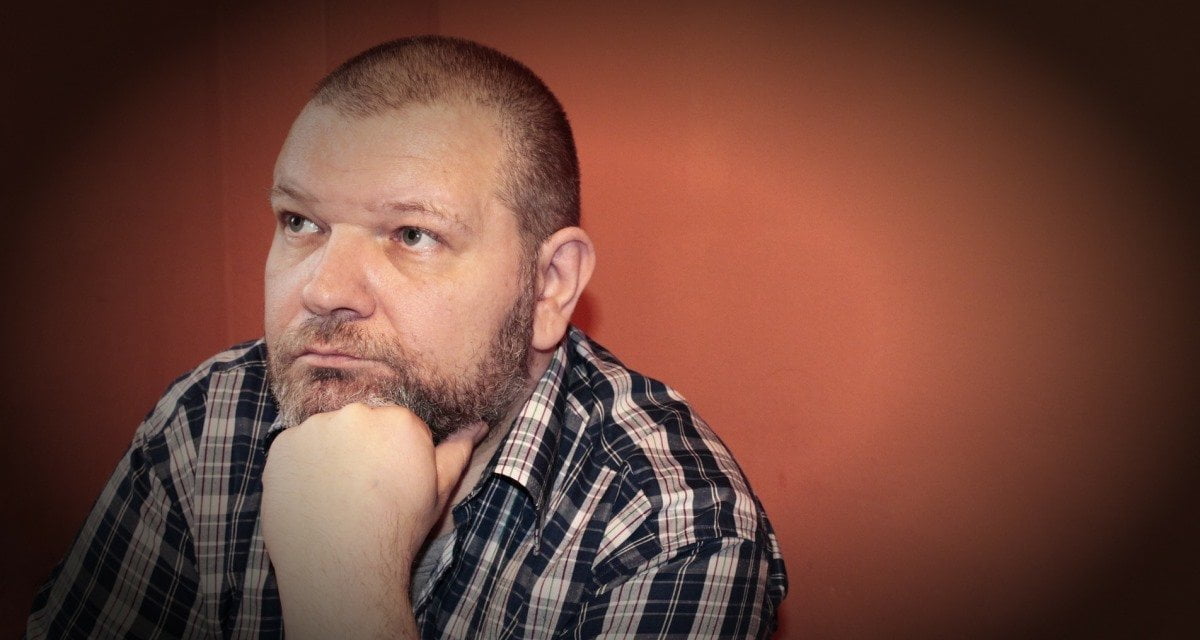 Complottista è convinto di essere un attore che interpreta sé stesso - Lercio