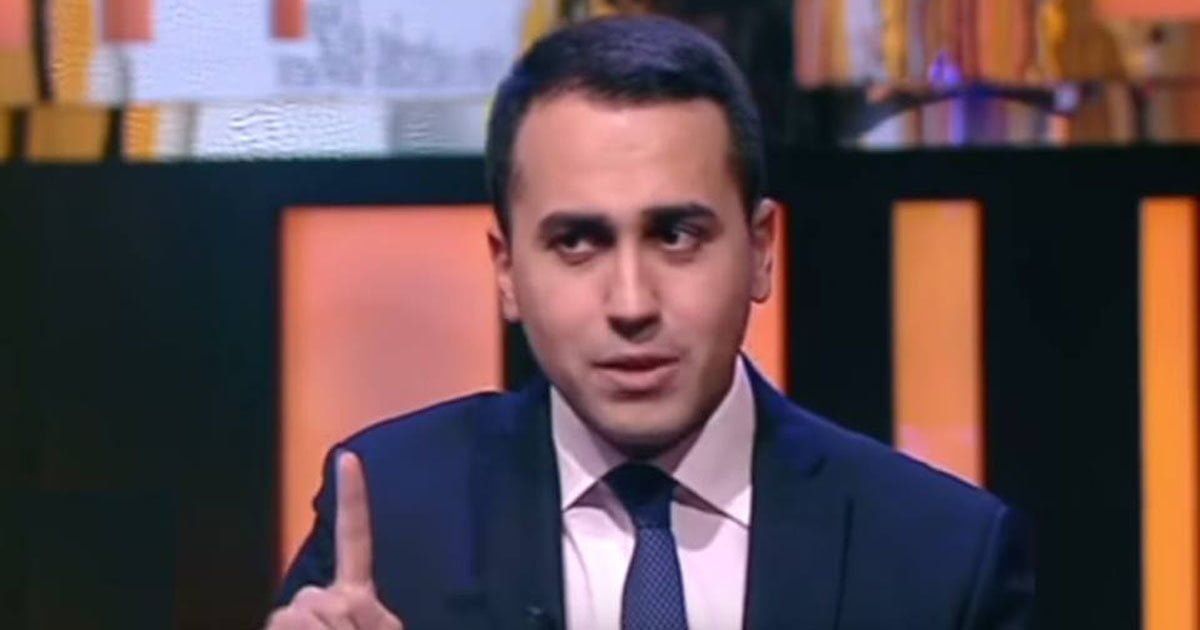 Di Maio precisa: "La regola dice che non si possono fare più di due mandati contemporaneamente" - Lercio