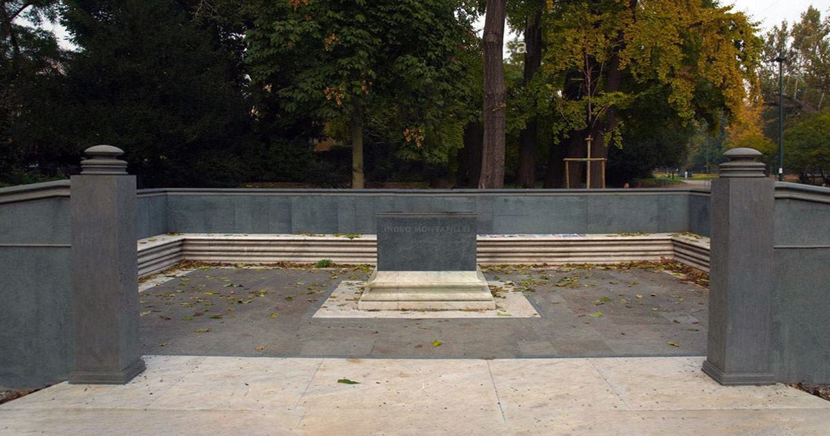 Milano, rimossa la statua di Montanelli: offriva caramelle alle bambine - Lercio