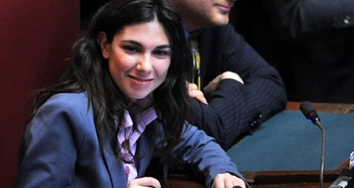 "Spietata con chi le sta vicino", Giulia Sarti candidata al ruolo di cattivo nel prossimo 007 - Lercio