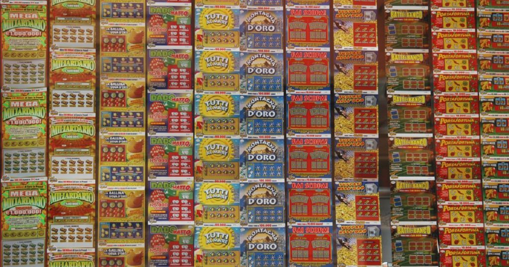 Vince un milione di euro al gratta e vinci ma lo butta per non perdere il reddito di cittadinanza - Lercio