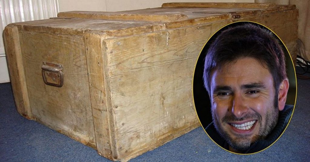 Di Battista realizza una piattaforma più sicura di Rousseau, tutta in legno - Lercio