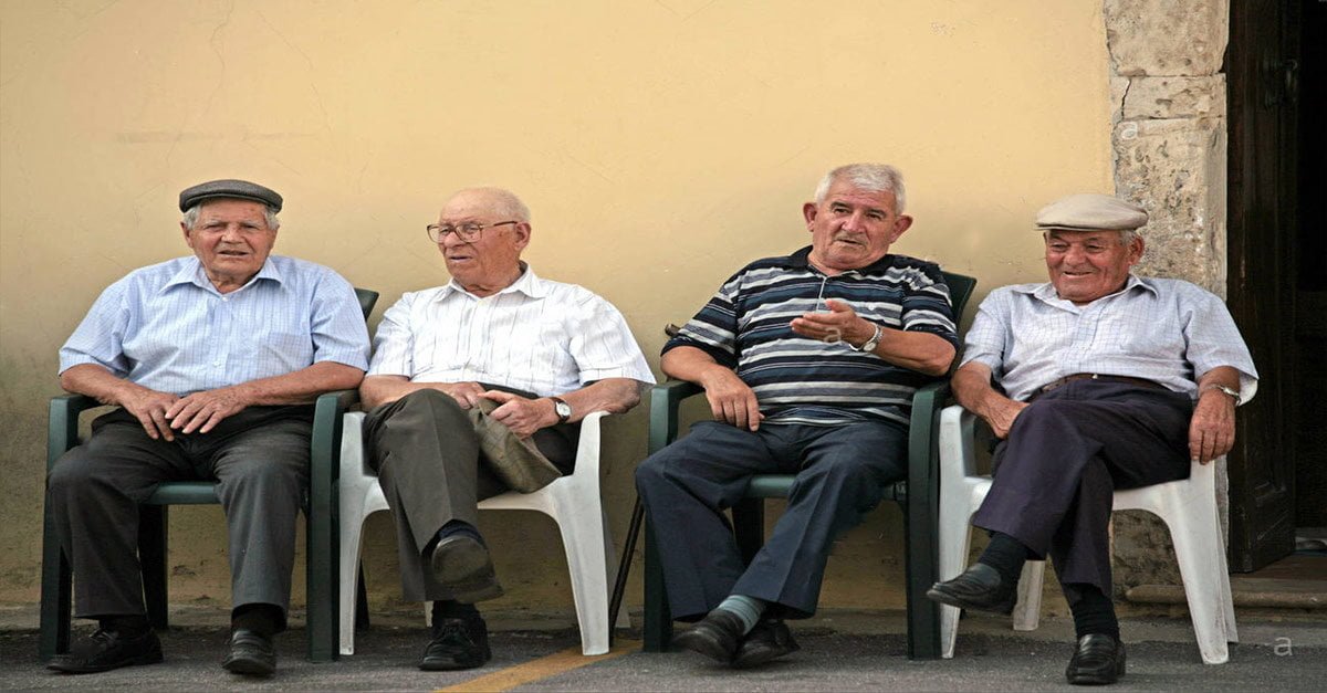 Il 60% dei sardi fa finta di capirsi quando parlano tra loro - Lercio