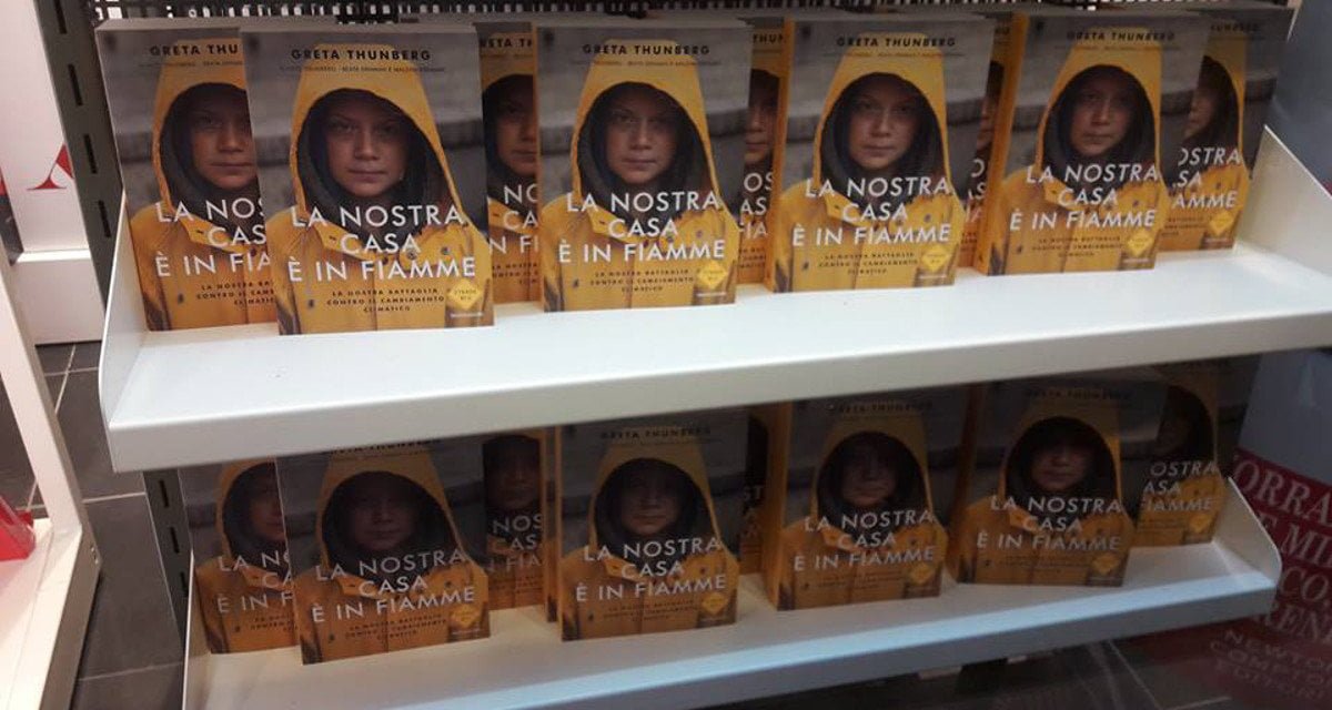 "Troppi alberi abbattuti per stamparlo". Greta Thunberg protesta contro il suo libro - Lercio