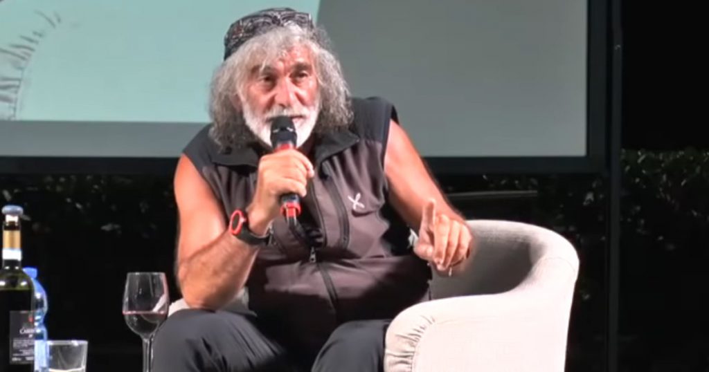 Mauro Corona si tuffa in piscina e crea un nuovo ecosistema - Lercio