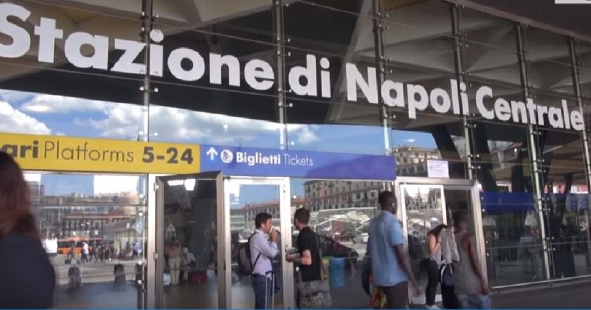 Napoli, polizia ferroviaria blocca passeggero senza mozzarelle - Lercio