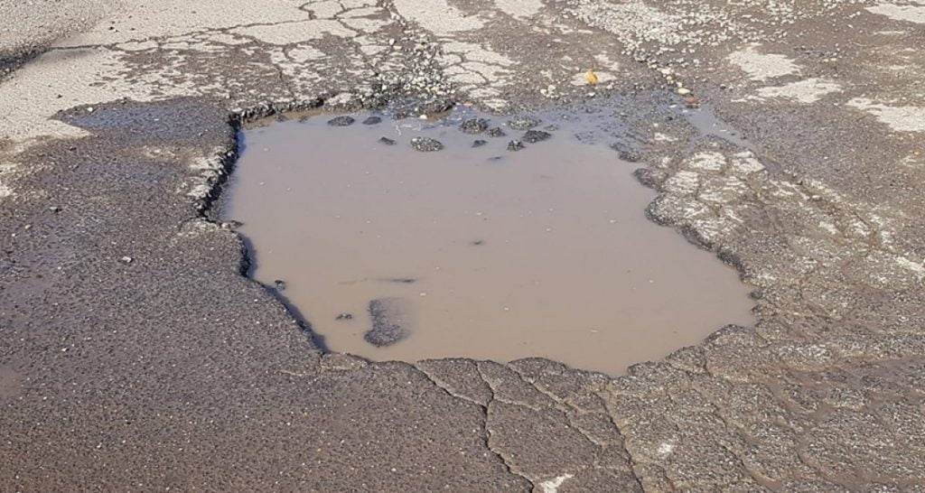 Roma, storica pozzanghera ottiene la Bandiera Blu - Lercio
