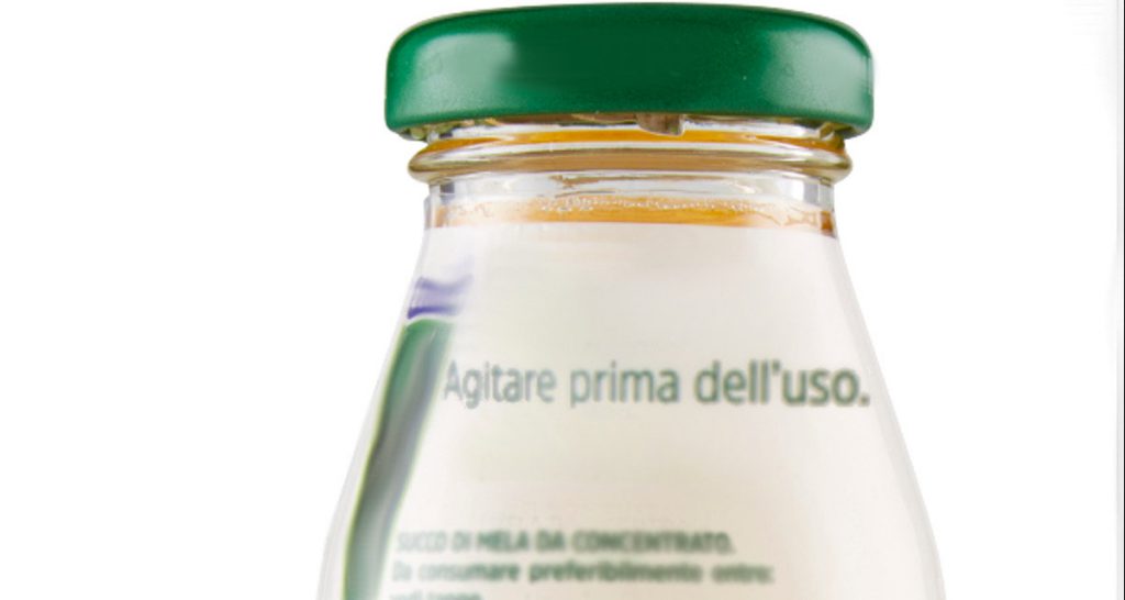 Genova, si dimentica di agitare il succo prima di berlo: ricoverato in rianimazione - Lercio