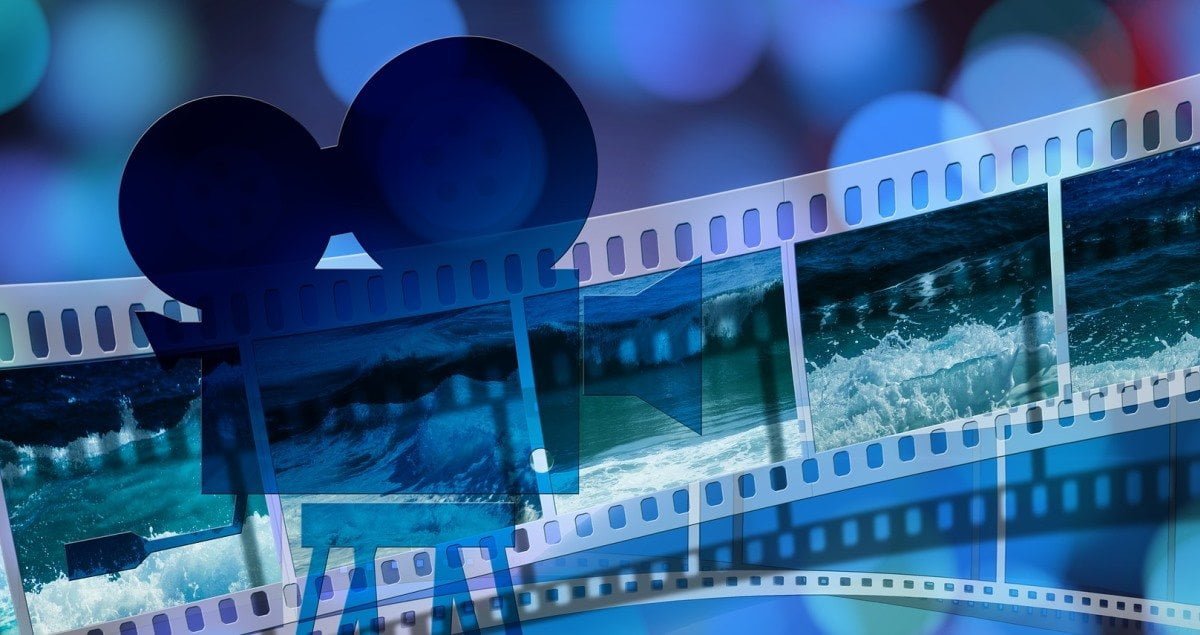 Regista fanatico della Teoria delle Stringhe gira un film in 26D - Lercio