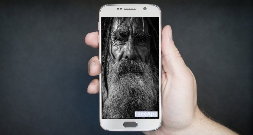 Manda la sua foto FaceApp al parroco, bambino evita molestia - Lercio