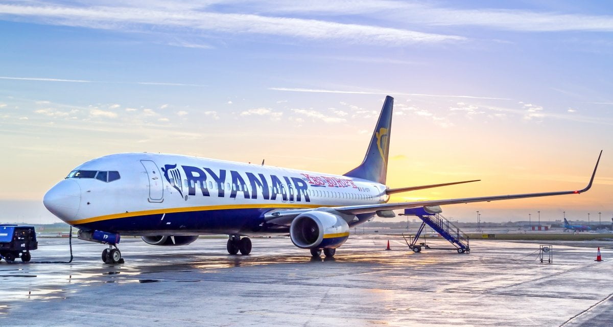 Ryanair, passeggeri ubriachi comprano tutti i profumi di Paco Rabanne - Lercio