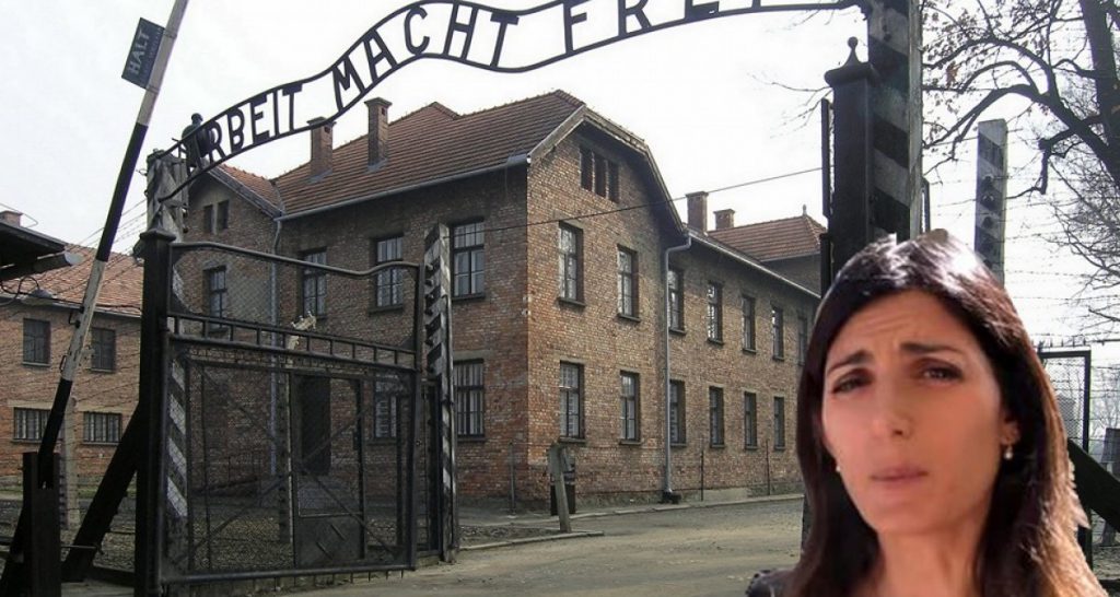 Virginia Raggi in visita ad Auschwitz: "Se solo qualcuno avesse tolto in tempo la scritta..." - Lercio