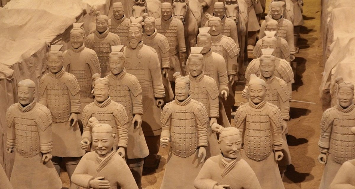 Cina: esercito di terracotta entra nel Guinness dei primati come flash mob più antico della storia - Lercio