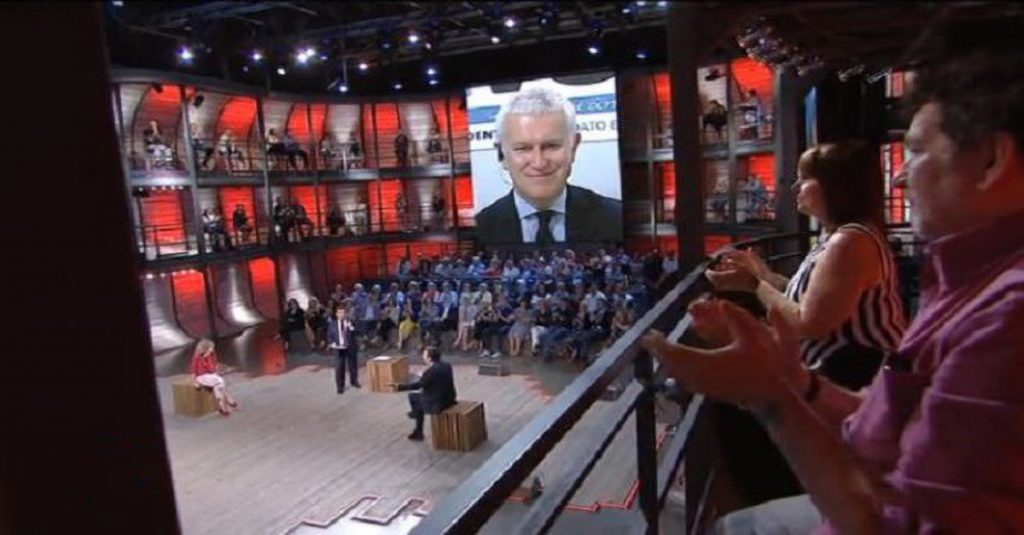 DiMartedì, pubblico in studio ricoverato in ospedale per escoriazioni alle mani - Lercio