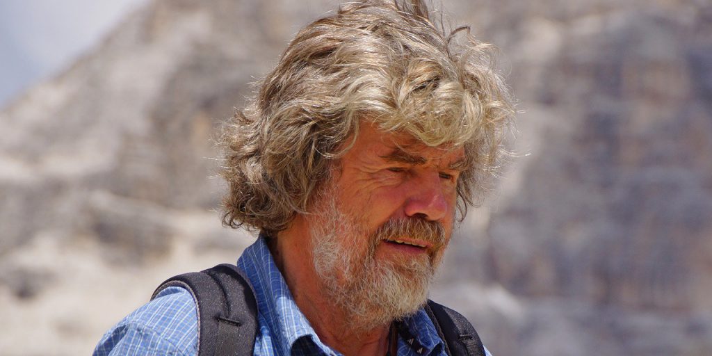 Reinhold Messner chiede ad amica "Vuoi salire da me?" e le fa scalare un 8.000 - Lercio