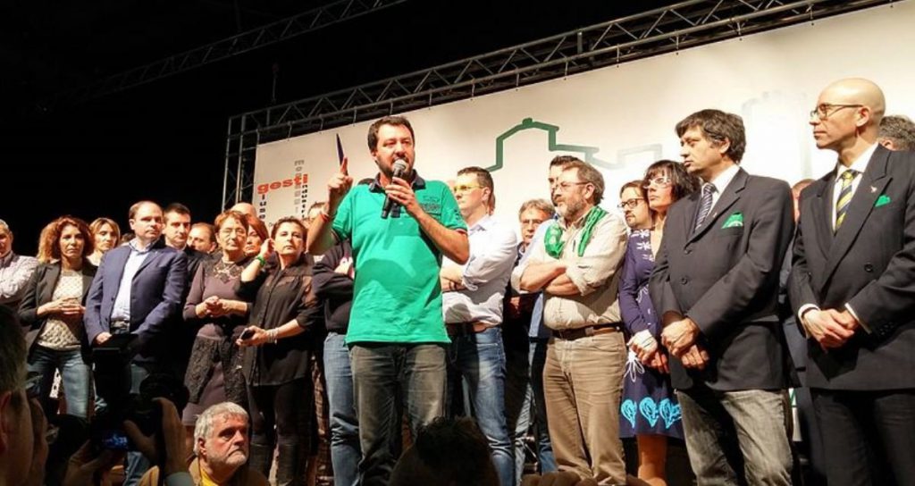 Salvini si dimentica di non essere più ministro e non va al Viminale - Lercio