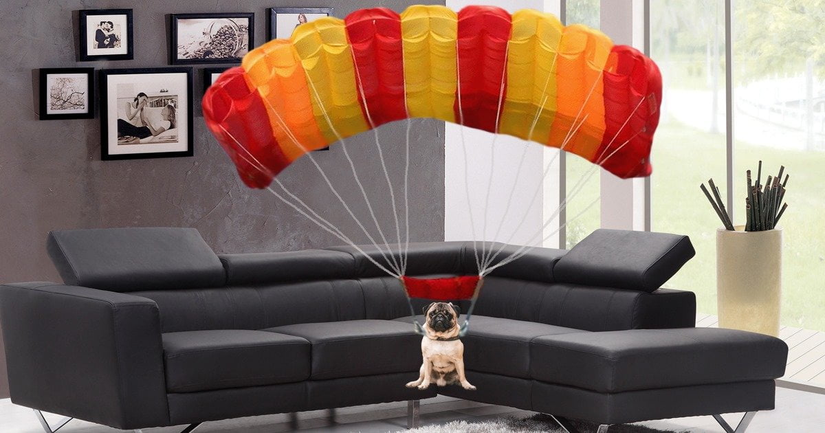 Scienza, arriva il paracadute da carlini per aiutarli a scendere dal divano - Lercio