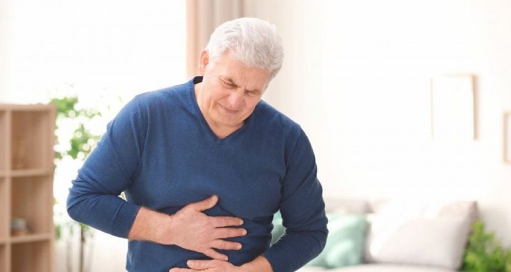 Veneto. Acqua al posto della grappa, uomo sottoposto a lavanda gastrica - Lercio