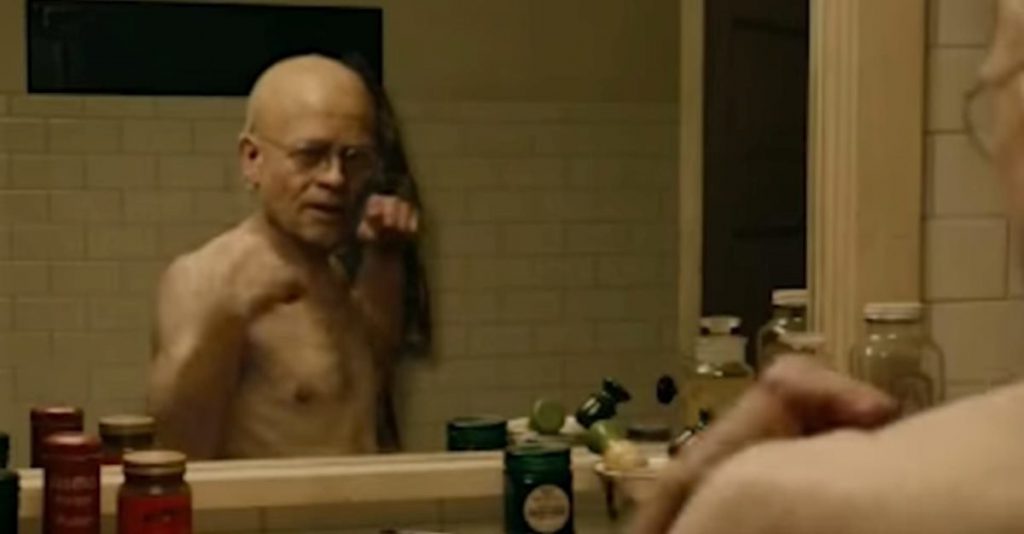 Chirurgia, 20enne si invecchia come Briatore per trombarsi una coetanea - Lercio