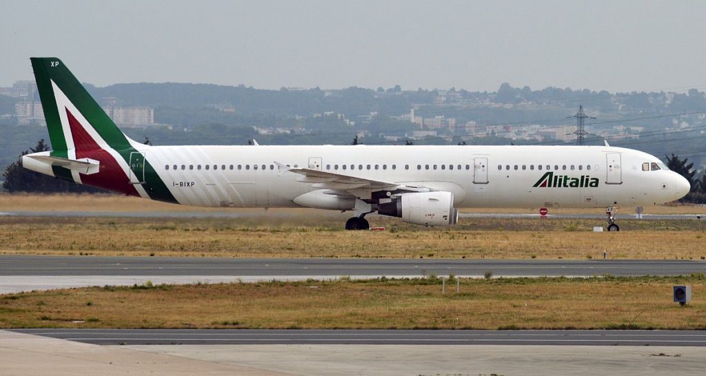 Governo trova soluzione per Alitalia: "Affitteremo gli aerei ai cartelli della droga" - Lercio