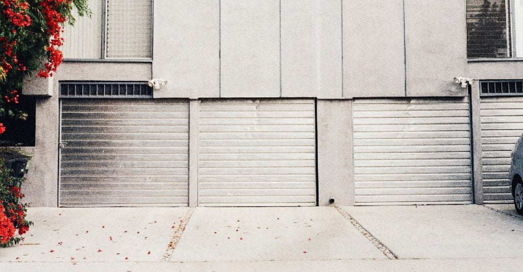 "Ho iniziato dal garage di casa". Parla il tizio diventato milionario affittando garage - Lercio