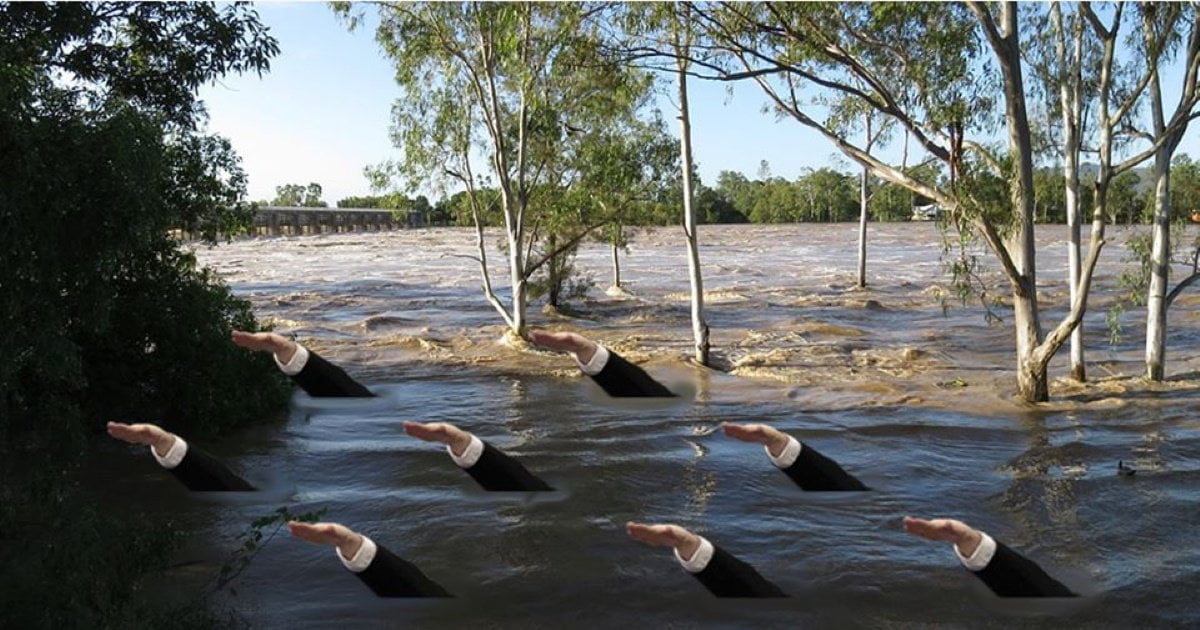 Nubifragio sorprende raduno neofascista, camerati si qualificano ai mondiali di nuoto sincronizzato - Lercio