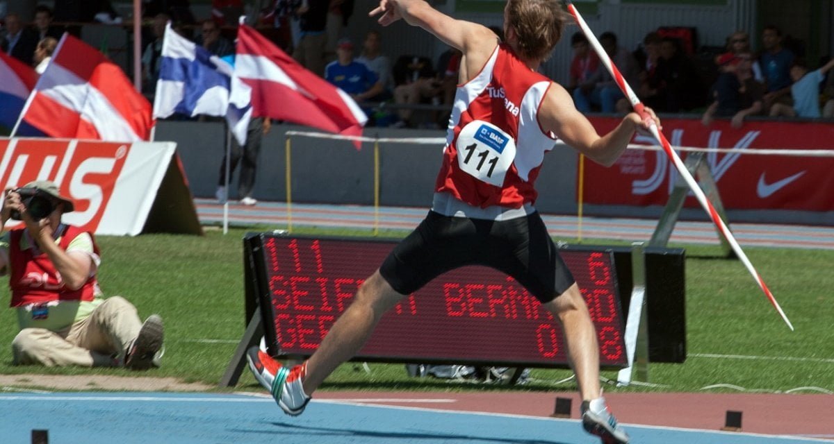 Doping, giavellottista russo escluso da Tokyo2020 non si arrende: “Gareggerò da qui!” - Lercio