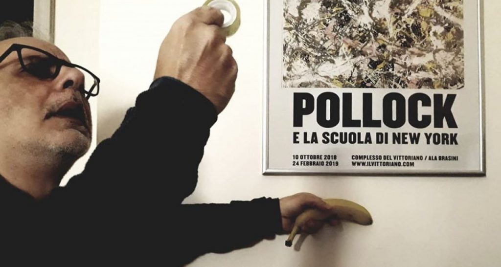 Falsario prova a replicare la banana di Cattelan ma non riesce a trovare l'inizio dello scotch - Lercio