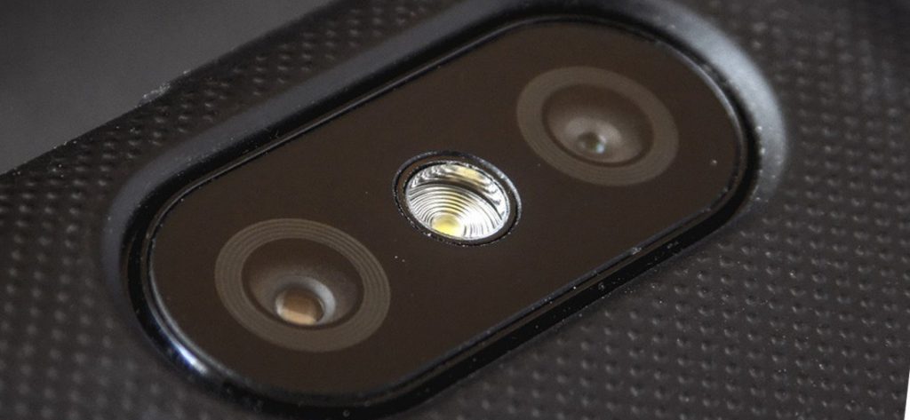 Huawei annuncia nuovo smartphone con fotocamera in grado di rendere fotogenico qualsiasi cazzo - Lercio
