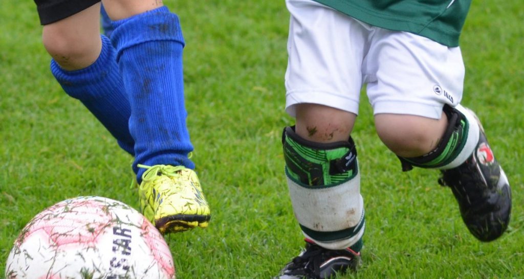 Ius Soli, cittadinanza garantita a tutti i bambini che sanno fare cento palleggi di fila - Lercio