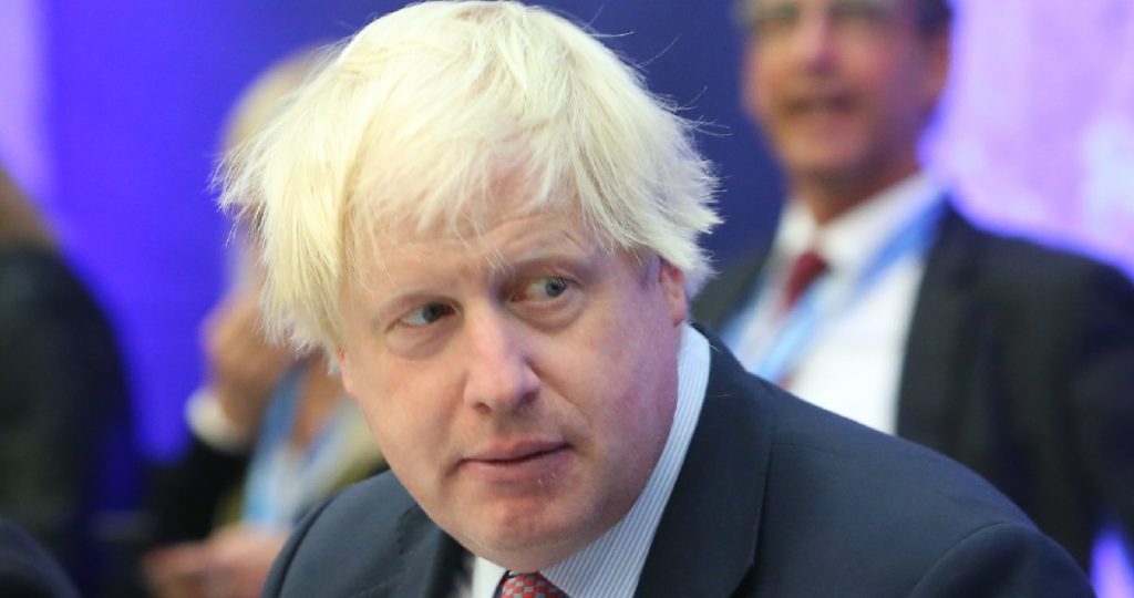 Minacce a Boris Johnson: recapitata busta contenente un pettine - Lercio