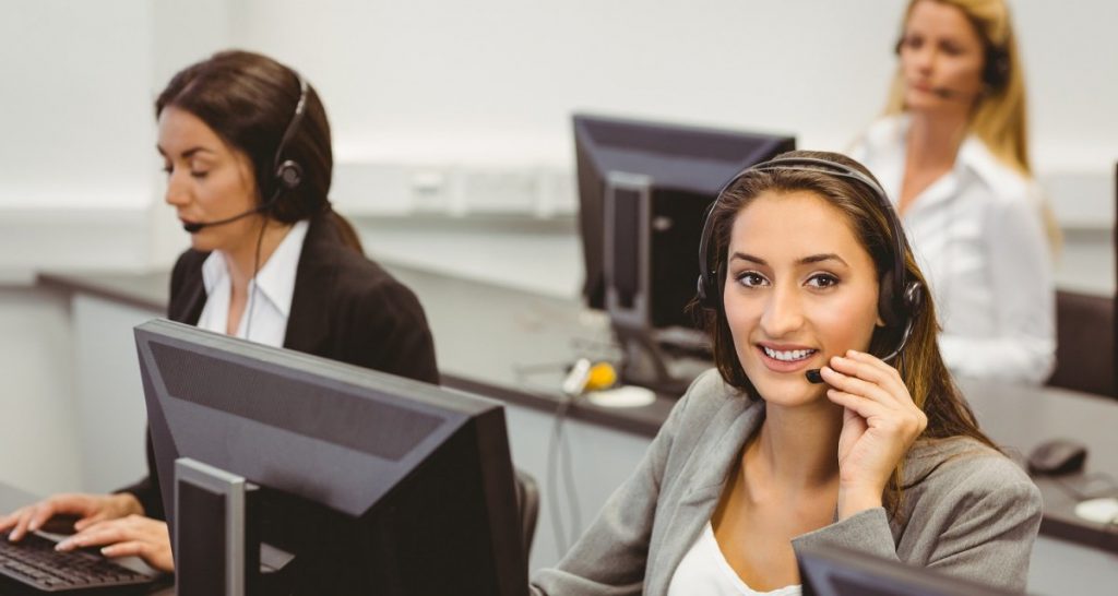 Non riesce a fare l’accento dell’Est Europa: licenziata operatrice di un call center - Lercio