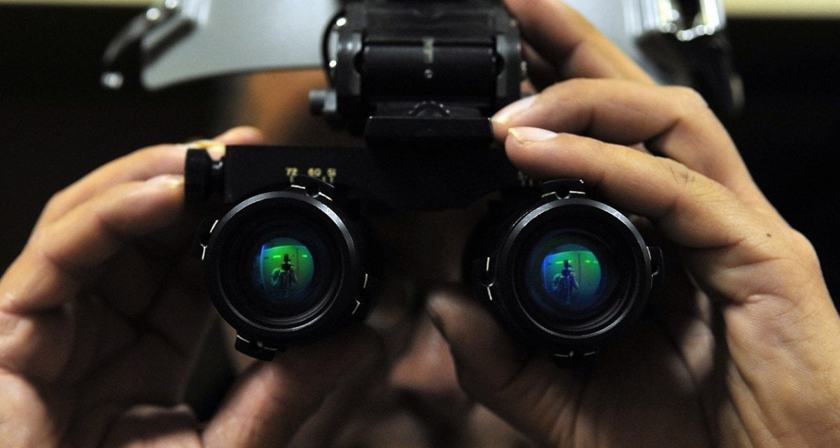 Tecnologia. Flop per l'ultima invenzione di Elon Musk, il visore notturno a energia solare - Lercio