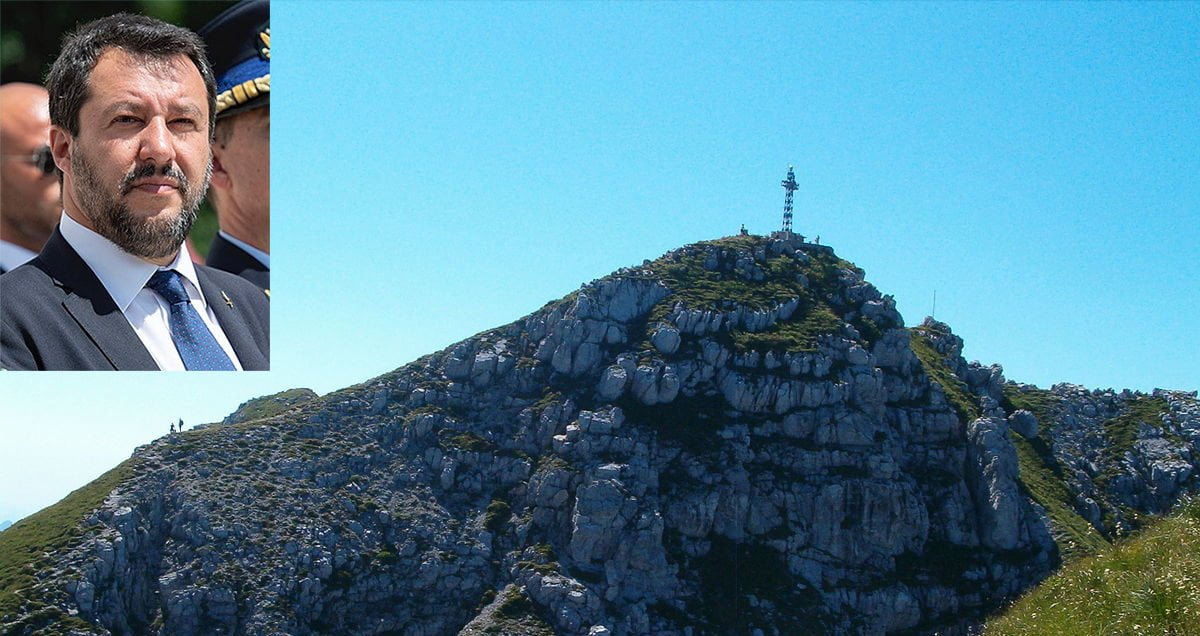 Nuovo video di Salvini: dopo il Papa, imita Gesù facendosi inchiodare a una croce con i wurstel - Lercio