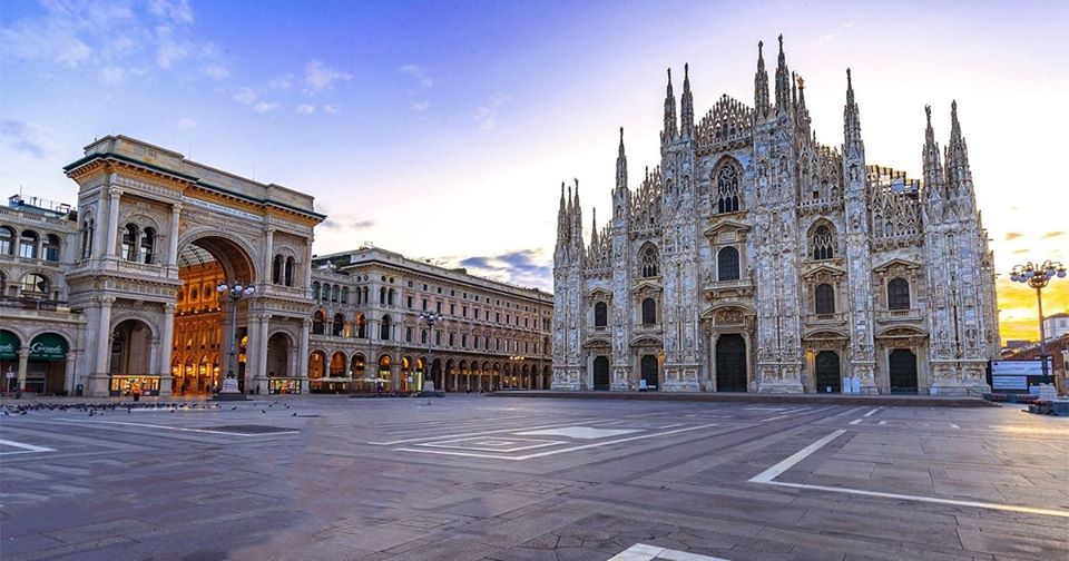 Siamo gli unici in strada", rider a Milano prendono possesso della ...