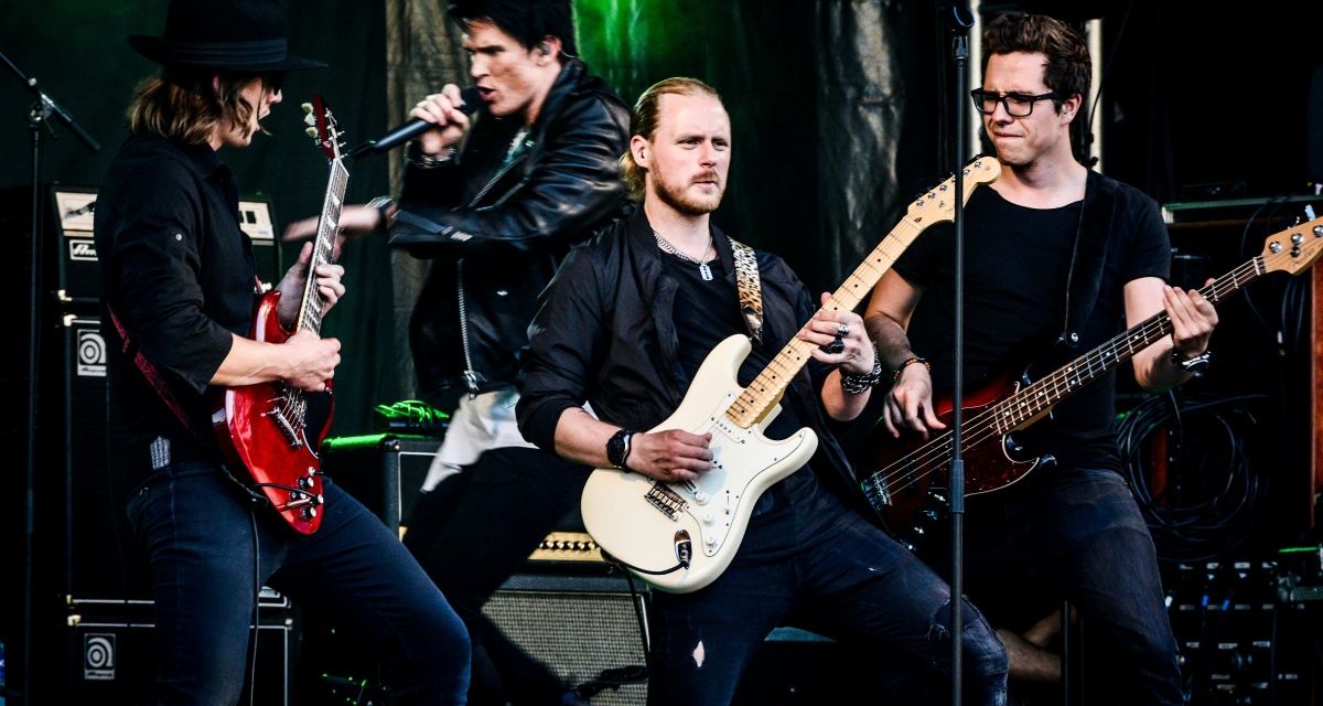 Musica. Scoperto bassista che riesce a chiavare più del chitarrista della band